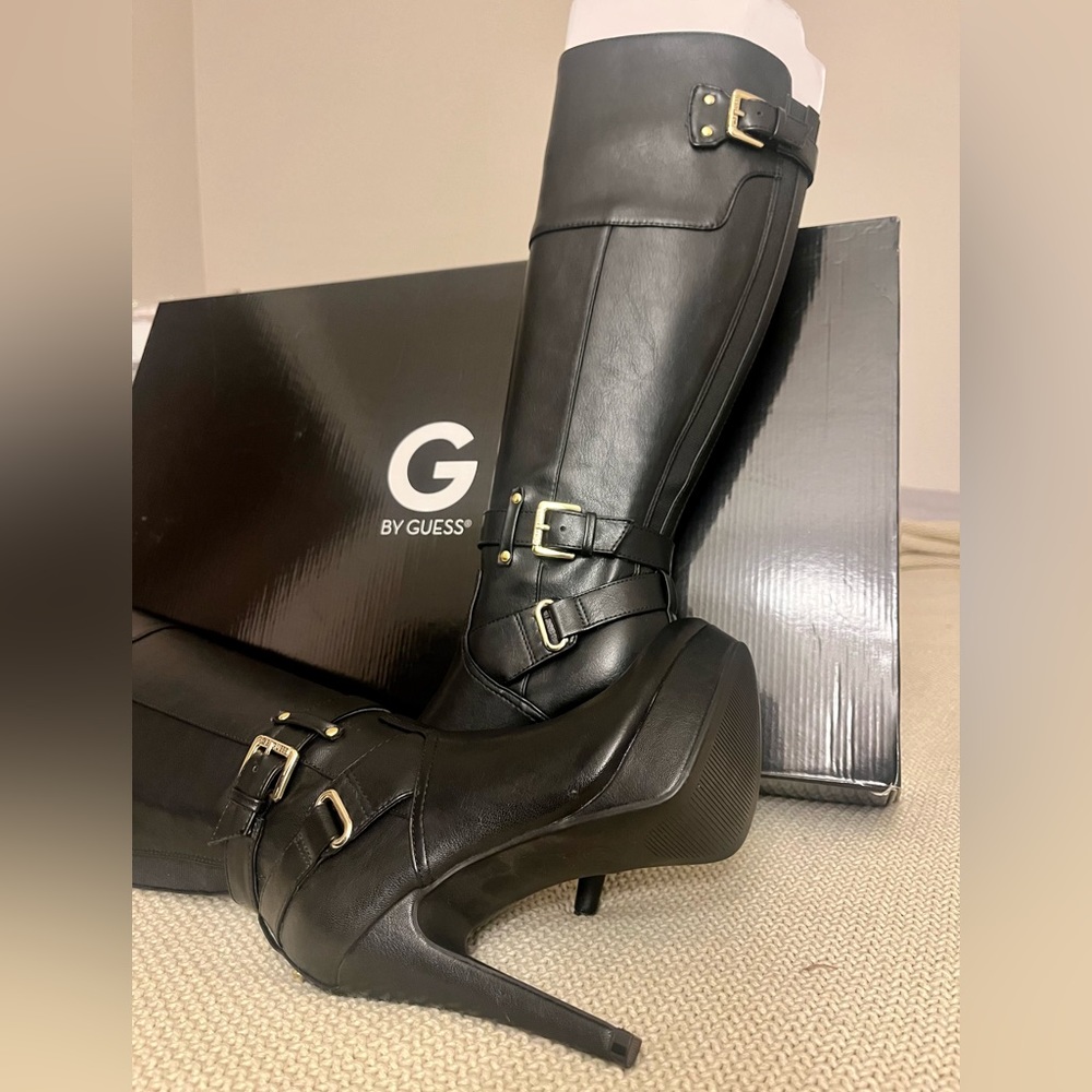 GUESS Destynn Almond Toe Knee High Plattform Boots. Never worn!